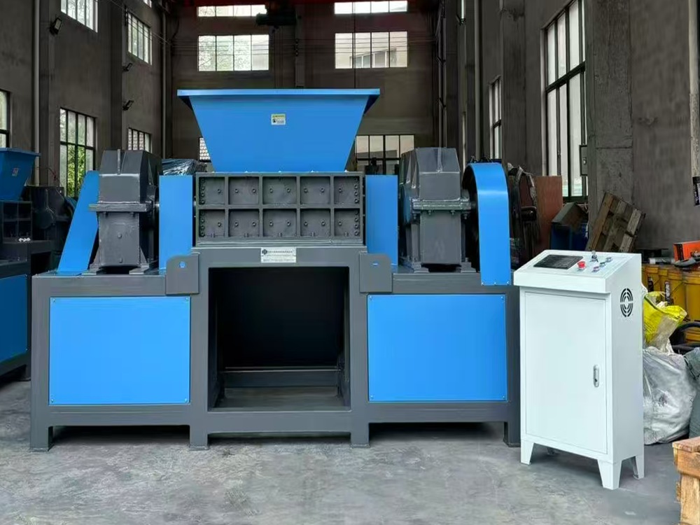 Besten Exports An Advanced Tire Shredder to France